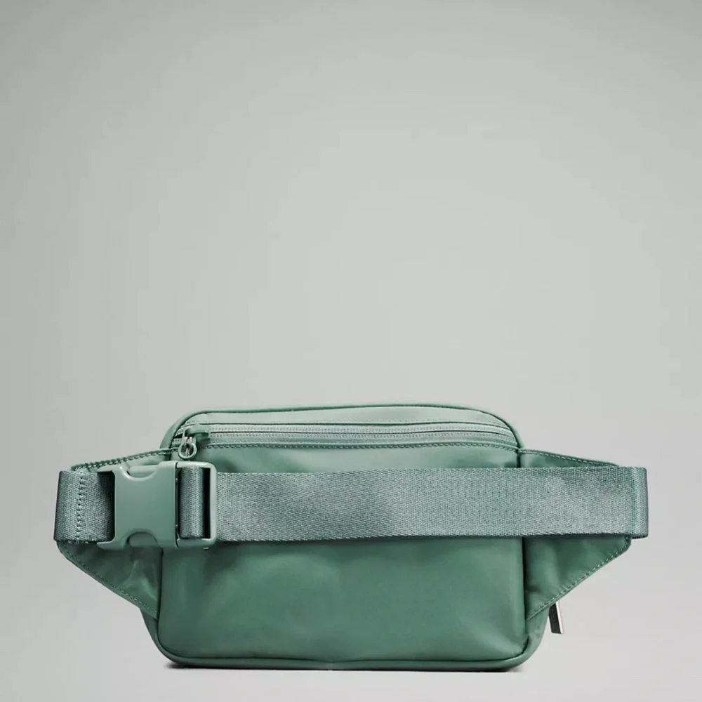 Lululemon everywhere belt bag Tidewater Teal large New with tags - Picture 2 of 4